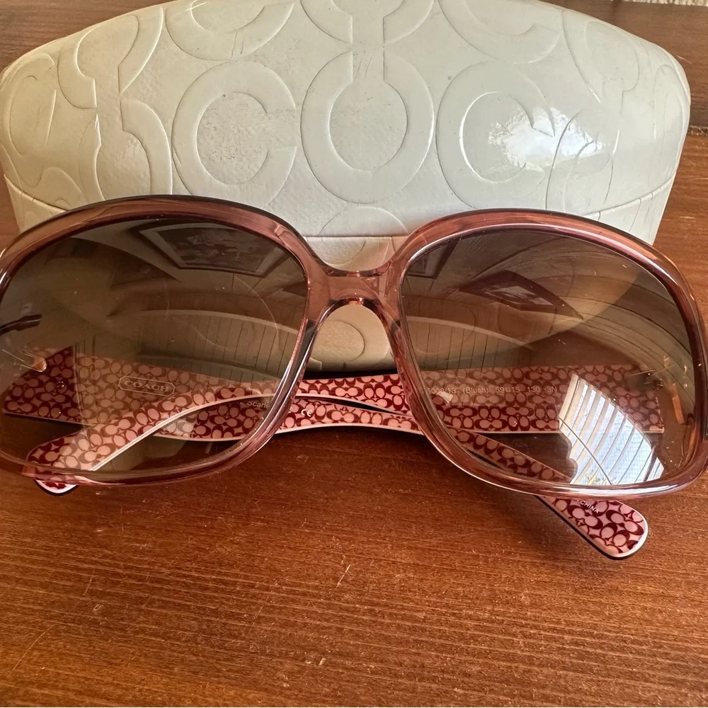 Coach Scarlet HC 8027 Blush Pink Gradient Sunglasses L902 EUC w/ Case & Cloth - Picture 4 of 12